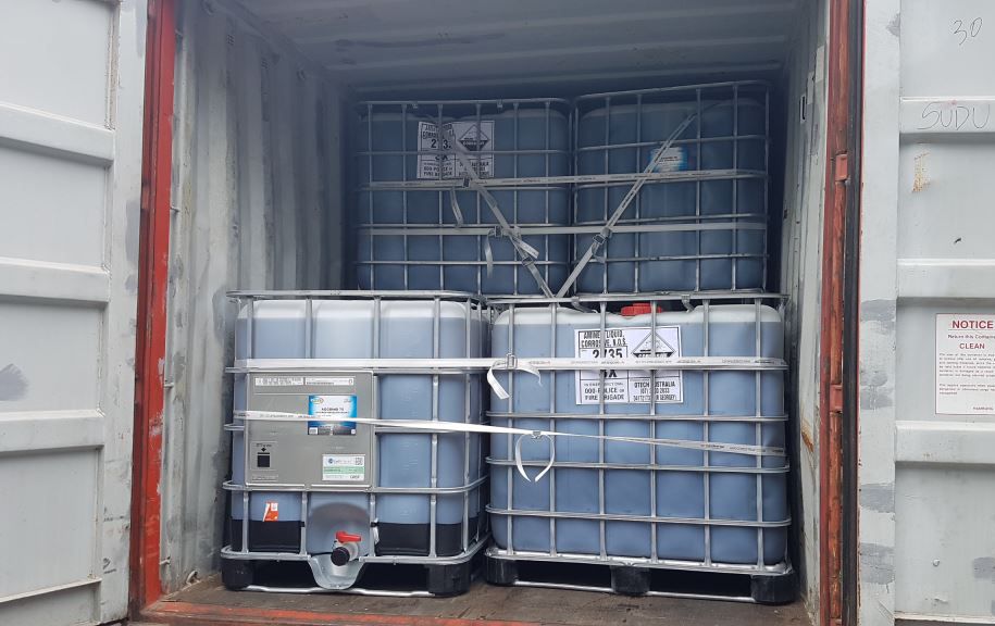 System containers. IBC контейнер для ADBLUE. IBC В 20 футовый контейнер. IBC Кубы в 20 фут контейнере. IBC контейнер автопогрузчик.