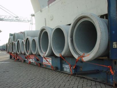 concrete pipes on flatrack with knotted polyester webbing